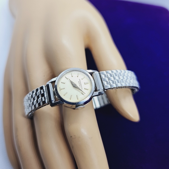 IWC International Watch Co. Ladies Watch - Picture 14 of 16